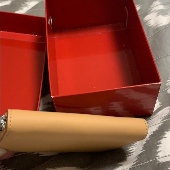 New Ferragamo zip around leather card case - Picture 6 of 8